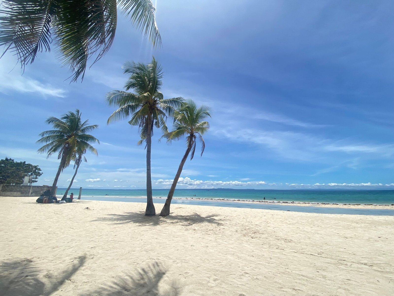 Clear water and tropical scenery on a Palawan route